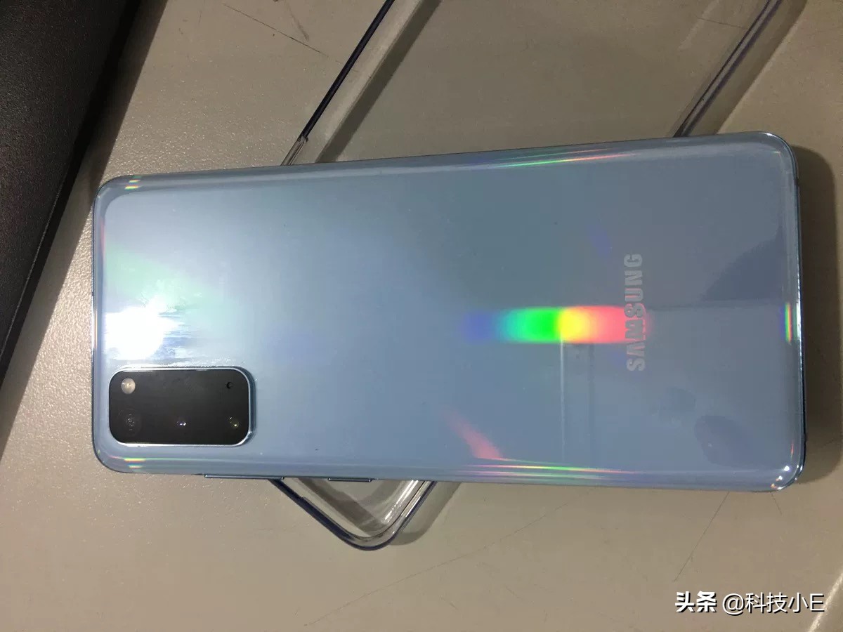 三星爆跌，12G運行內(nèi)存 輕巧5G 120Hz刷新頻率，驍龍865手機上狂降1200