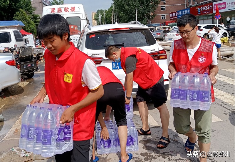 郑东新区祭城路街道“两新”党组织到白沙镇捐赠爱心物资