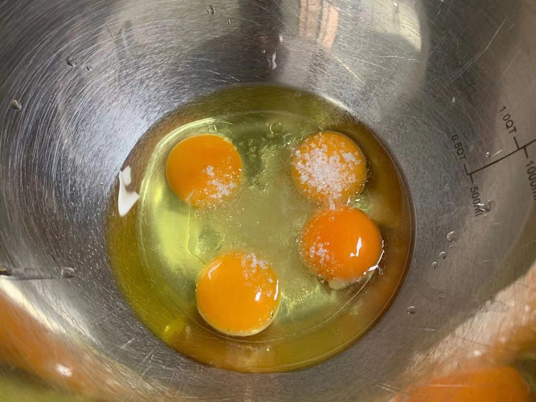 這蛋糕比肉鬆麵包還好吃，奶香濃郁，細膩香軟，咬一口還爆漿