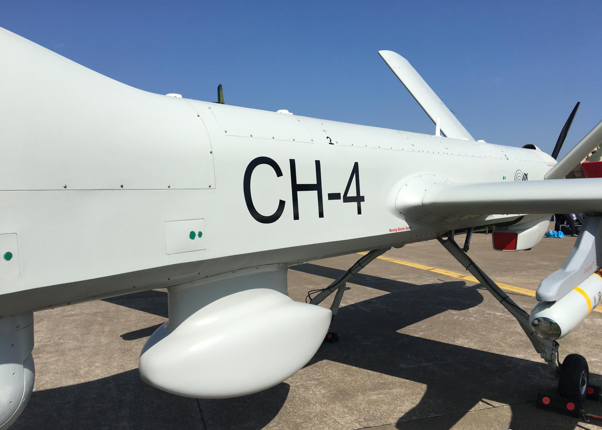 中国彩虹4堪称无人机界的AK47，翼展比“全球鹰”