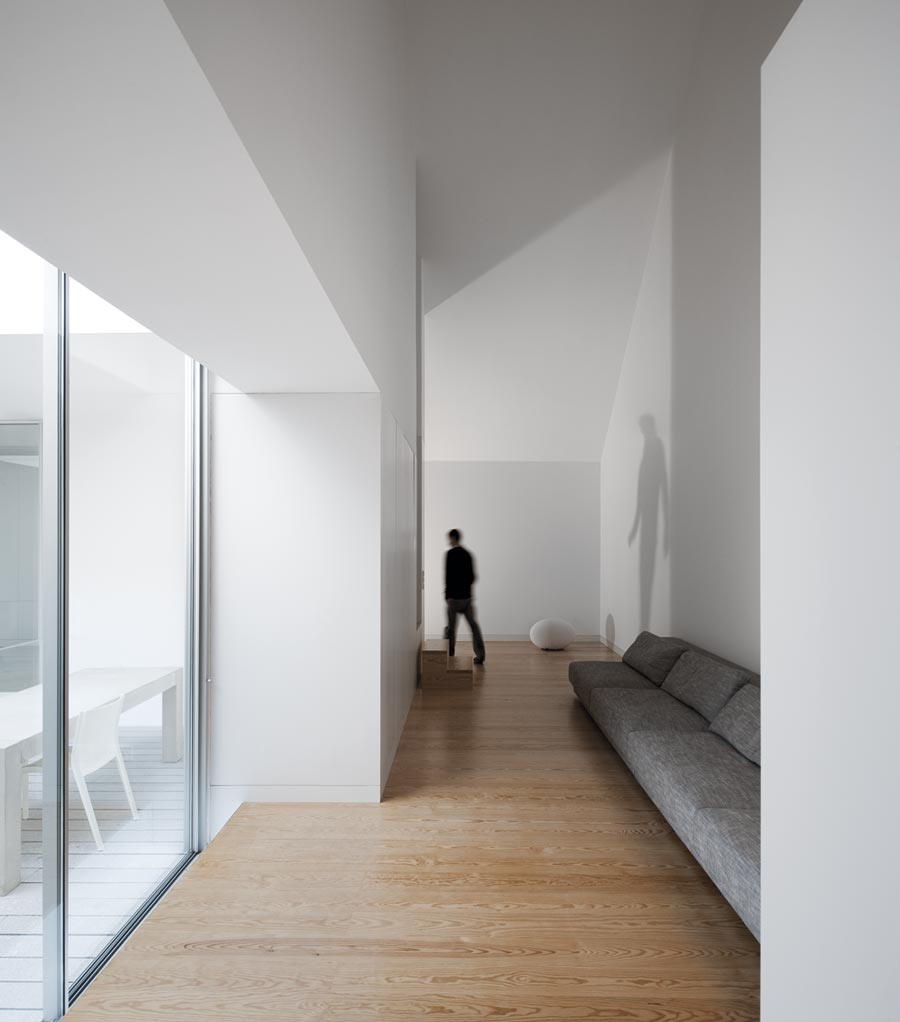 简约到极致的梦想白房子，Aires Mateus经典作品突破了时空界限