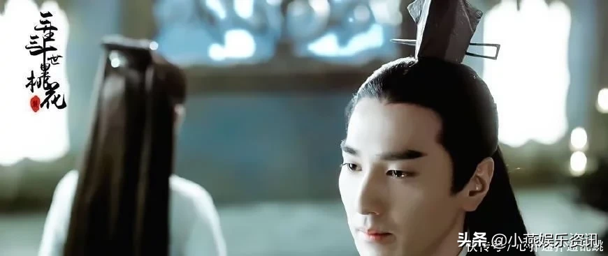 夜华爱着白浅，杨幂饰演的白浅，简直美到了天际，让无数人痴迷