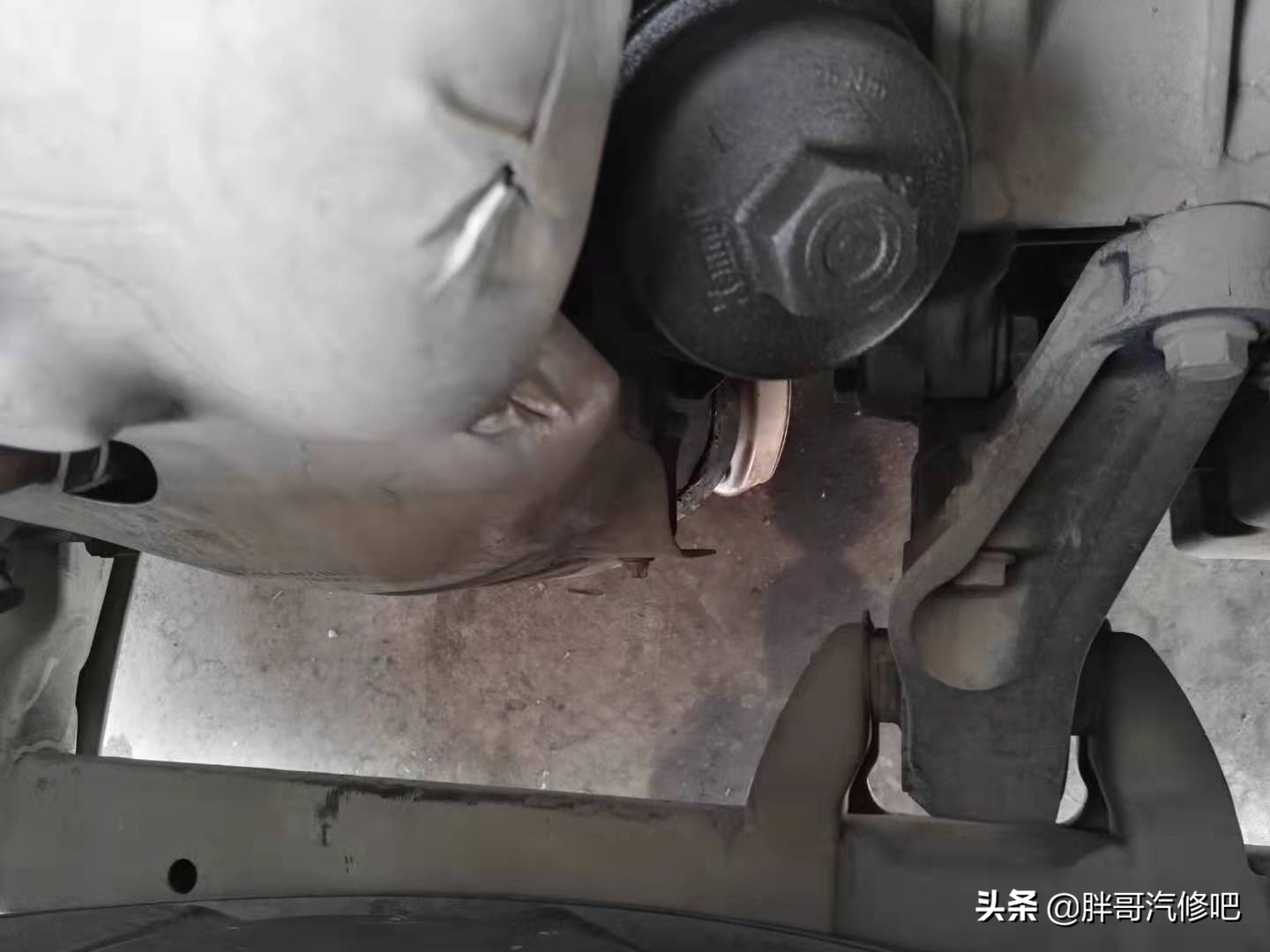 图片[1]_科鲁兹、英朗底盘漏油 蓄水壶机油乳化 大家别再浪费工时换垫子_5a汽车网
