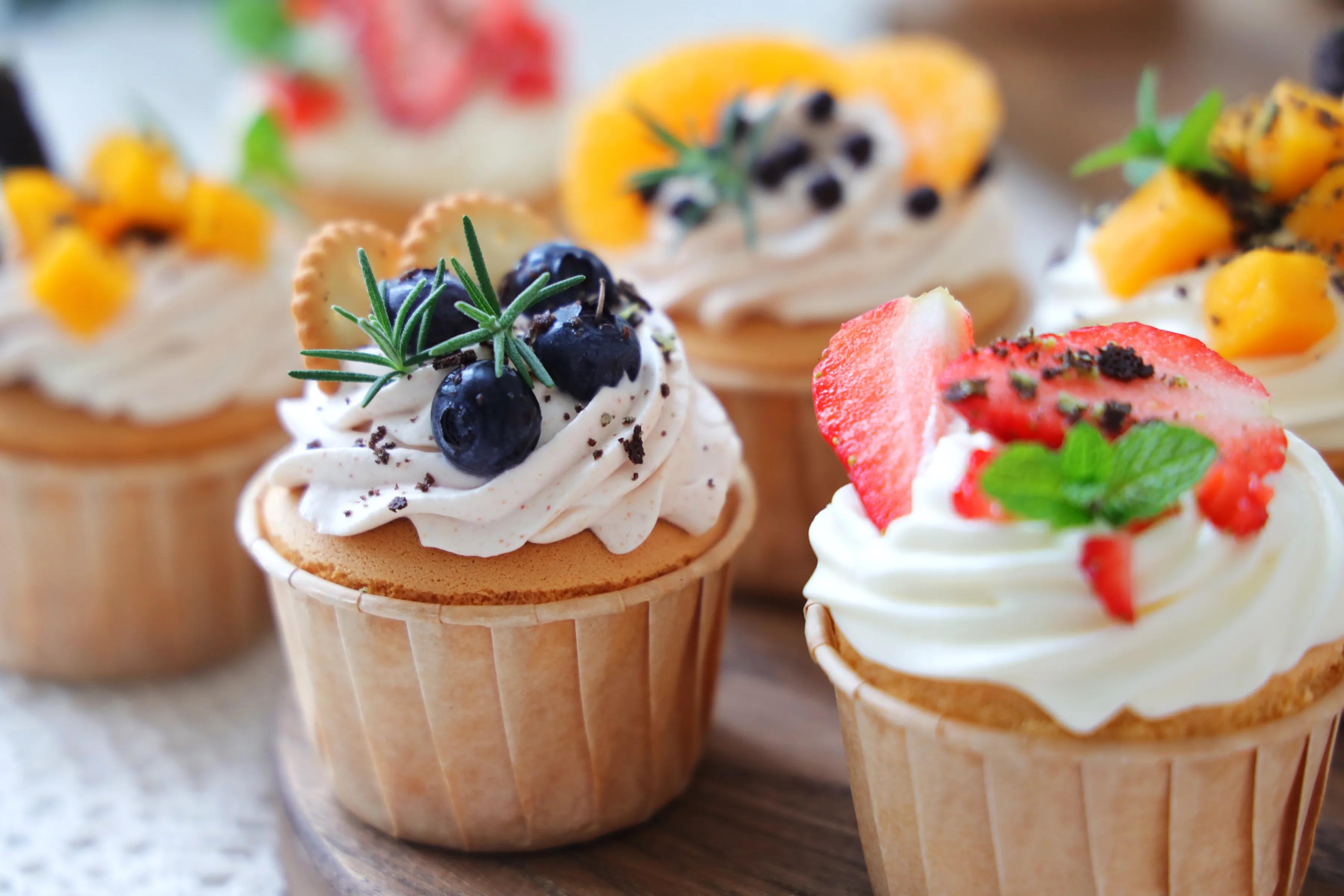 戚風紙杯蛋糕，不開裂不回縮，擠上入口即化的奶油，顏值高又好吃