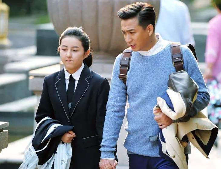 黄磊为什么独宠张子枫？看到她和41岁孙莉同框时