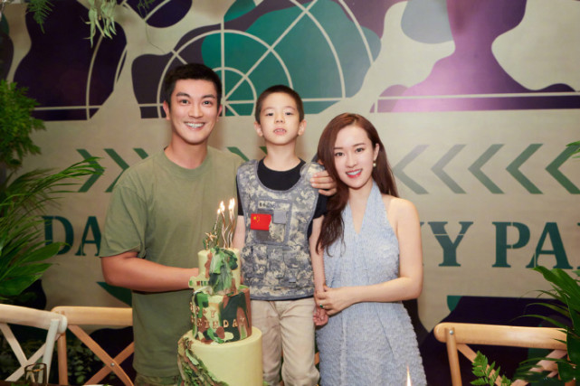 杜江久違曬兒子近照，7歲嗯哼撞臉“現男友”，被爸爸稱小李現