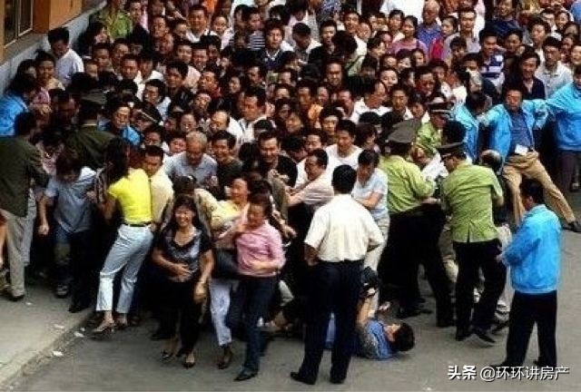 专家：房产泡沫中，狂欢的好日子不多了，要及时做好破灭的准备