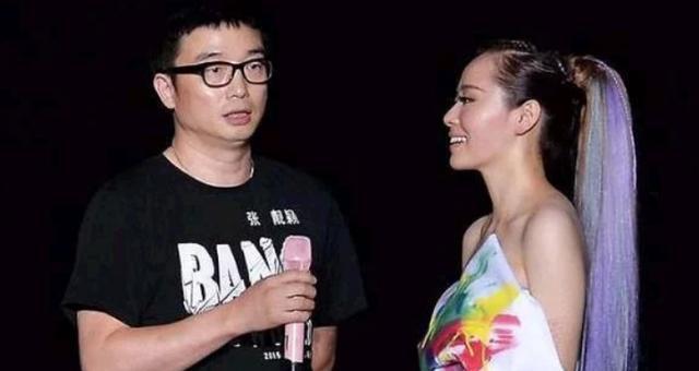 张靓颖直播被骂小三，当场怒怼黑粉：那个说小三的给我滚出去