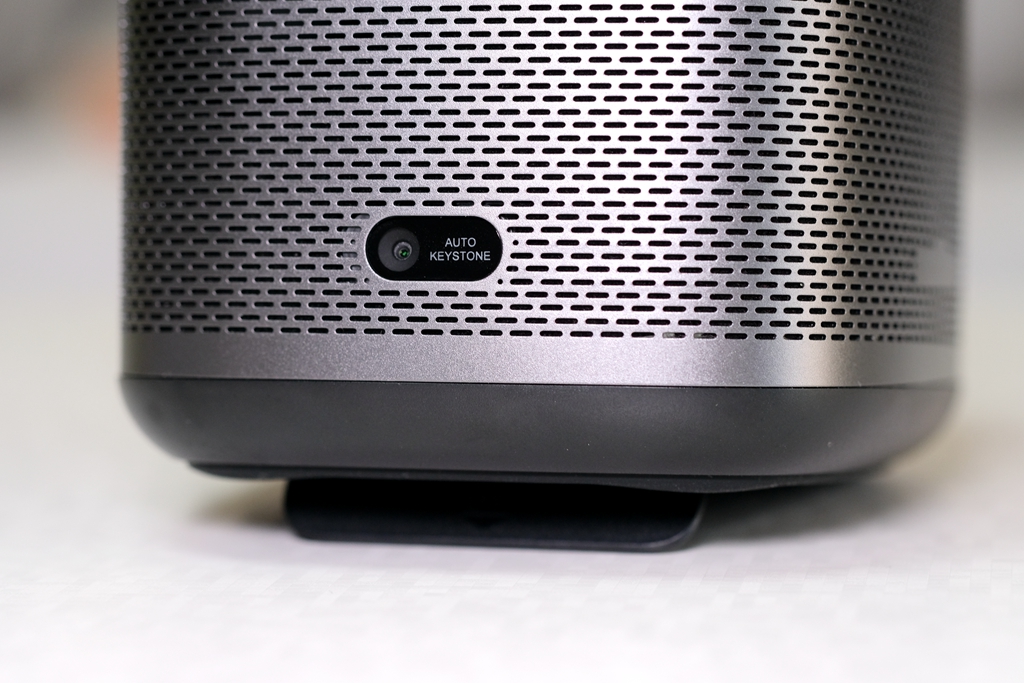 极米Play超悦版投影仪，内置大容量电池，解决户外使用的痛点