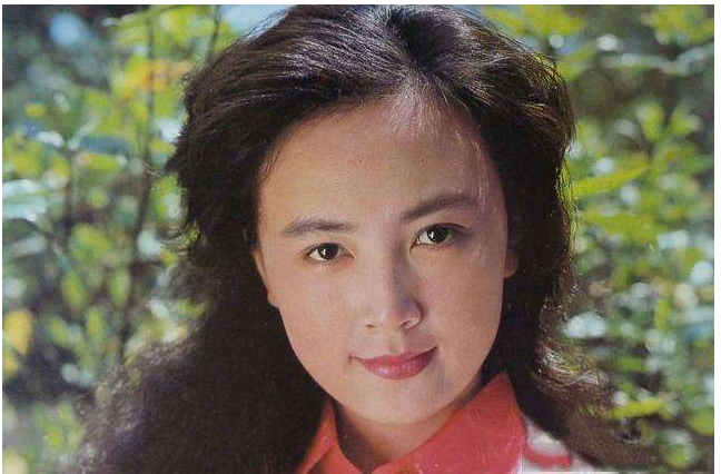 坎坷张金玲：电影遭禁演，为爱忍痛息影却换来离婚，如今怎么样了