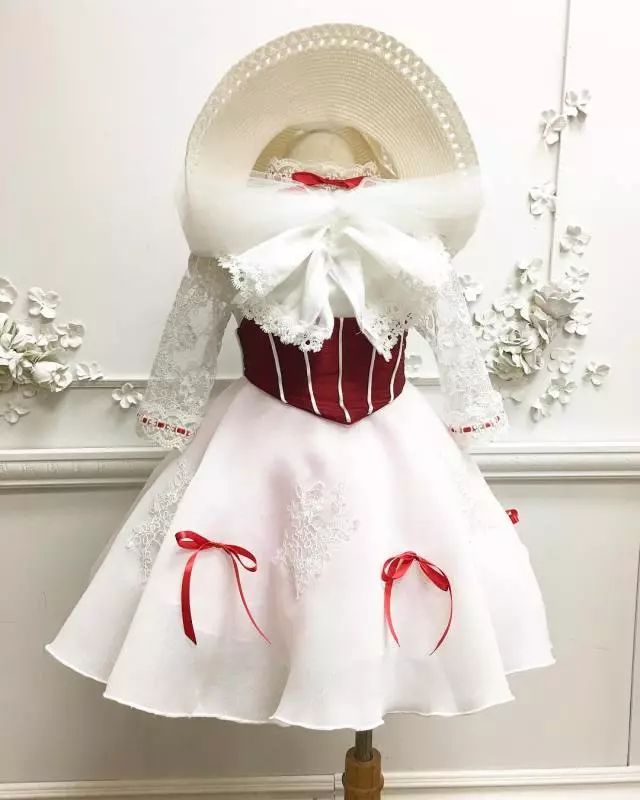 To realize princess dream of the daughter, play essence old father with one's own hands tailor about a hundred " blackart " skirt explodes sth resembling a net of network of fire