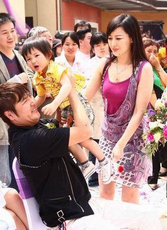 2009年，孙楠为了潘蔚和买红妹离婚，如今50岁买红妹过得又怎样？