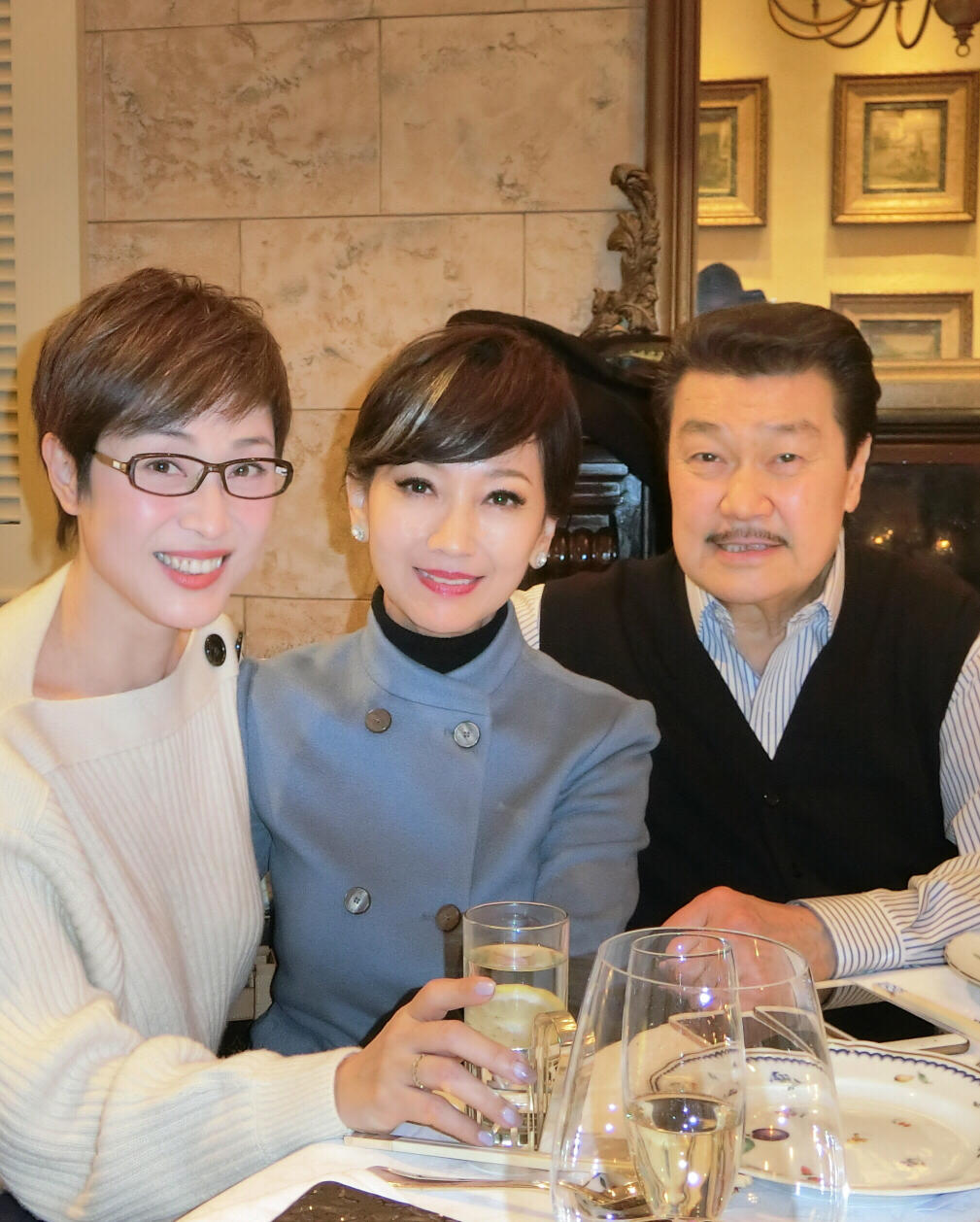 女神赵雅芝，远没你想象的那样单纯，三段情史无缝衔接，她凭什么