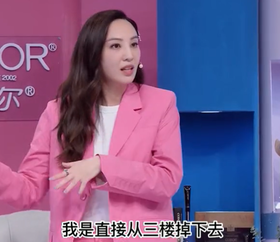 郑希怡回忆坠楼细节，与应采儿坠下近10米，被树杈穿肺险瘫痪