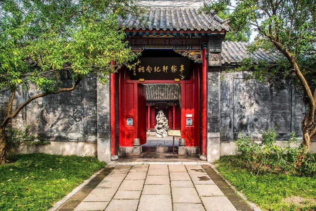 導(dǎo)游帶您深度游，濟(jì)南大明湖吸引人的，不僅僅是風(fēng)景