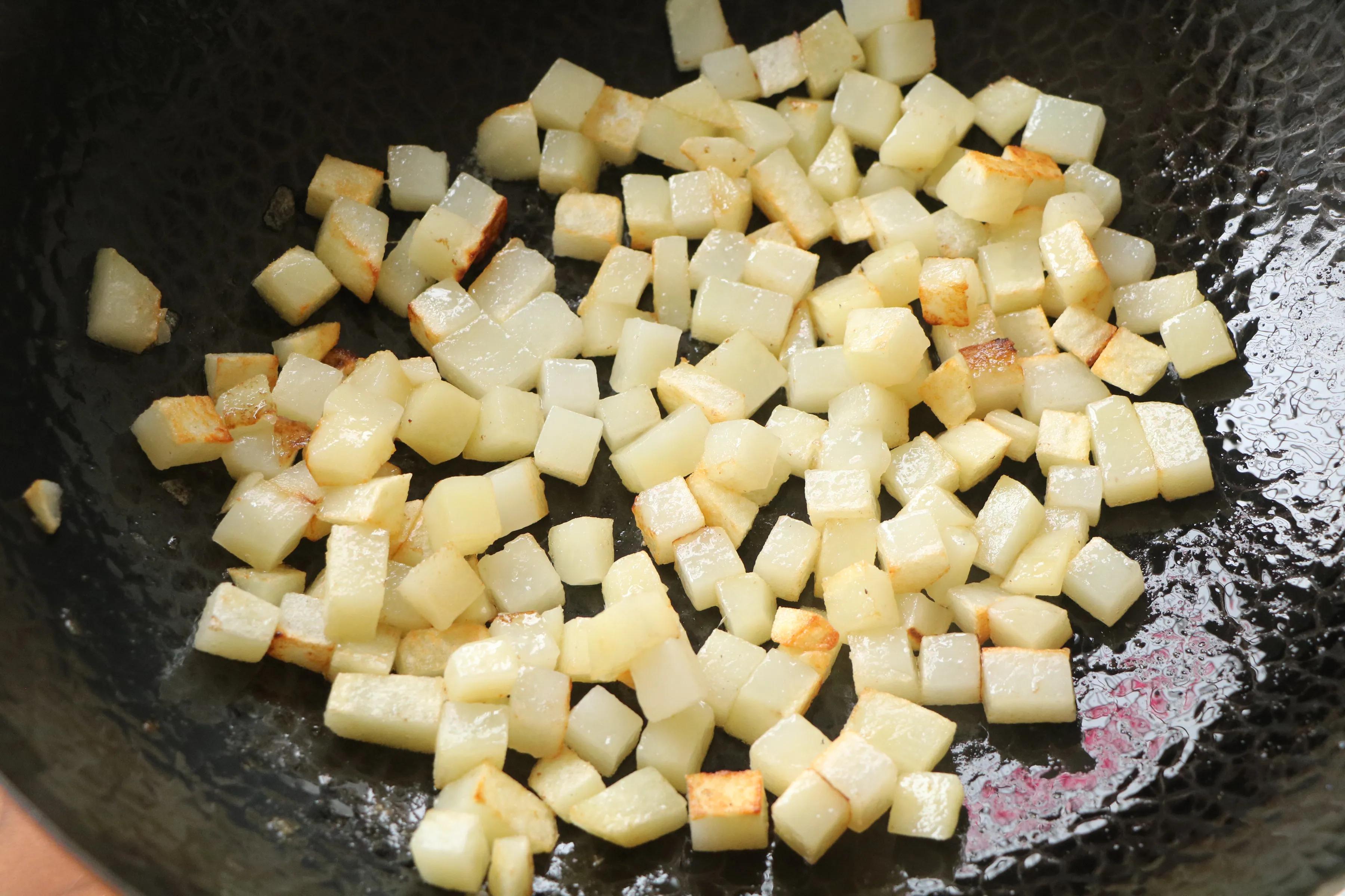 這3樣食材一起炒太下飯了，鮮香味美，低油低脂，2碗米飯不過癮