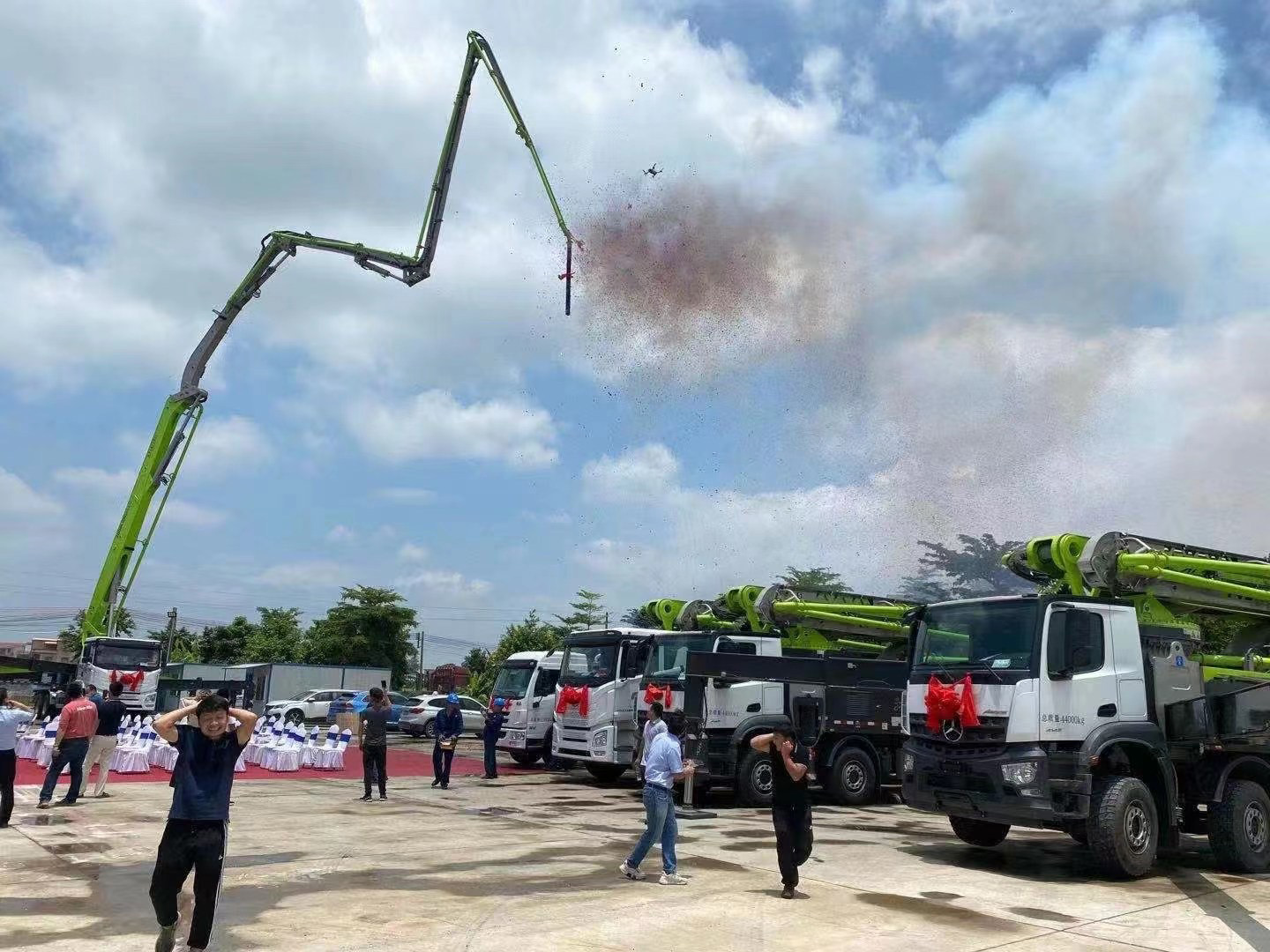 公司成立首批设备便选中联重科“小绿奇迹军团”批量交付广州客户