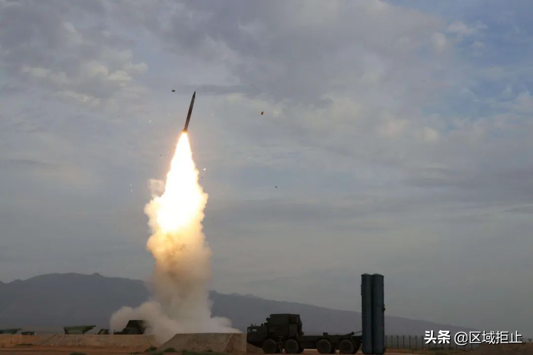 这仗怎么打？700枚导弹只击落1架敌机，俄军防空武器沦为烧火棍