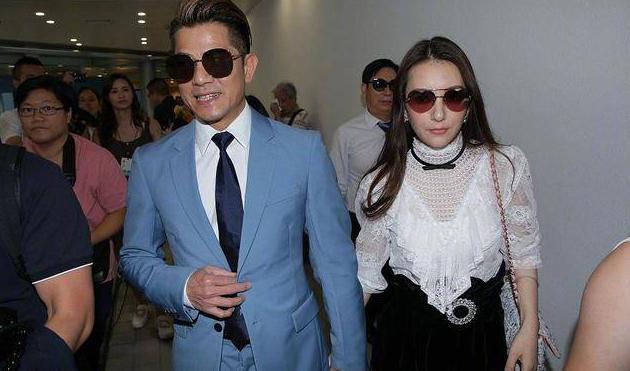 方媛晒两女儿萌照庆六一，姐姐比妹妹高半头，