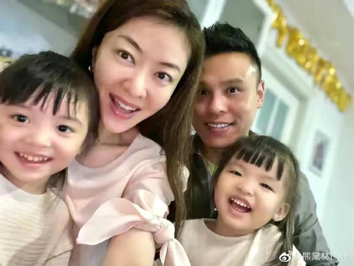 郭可盈女儿升中学，津津成绩优异当班长，弟媳熊黛林看重女儿教育