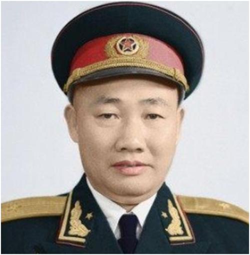1985年，开国少将钟国楚探访一和尚，见面第一句话：老首长