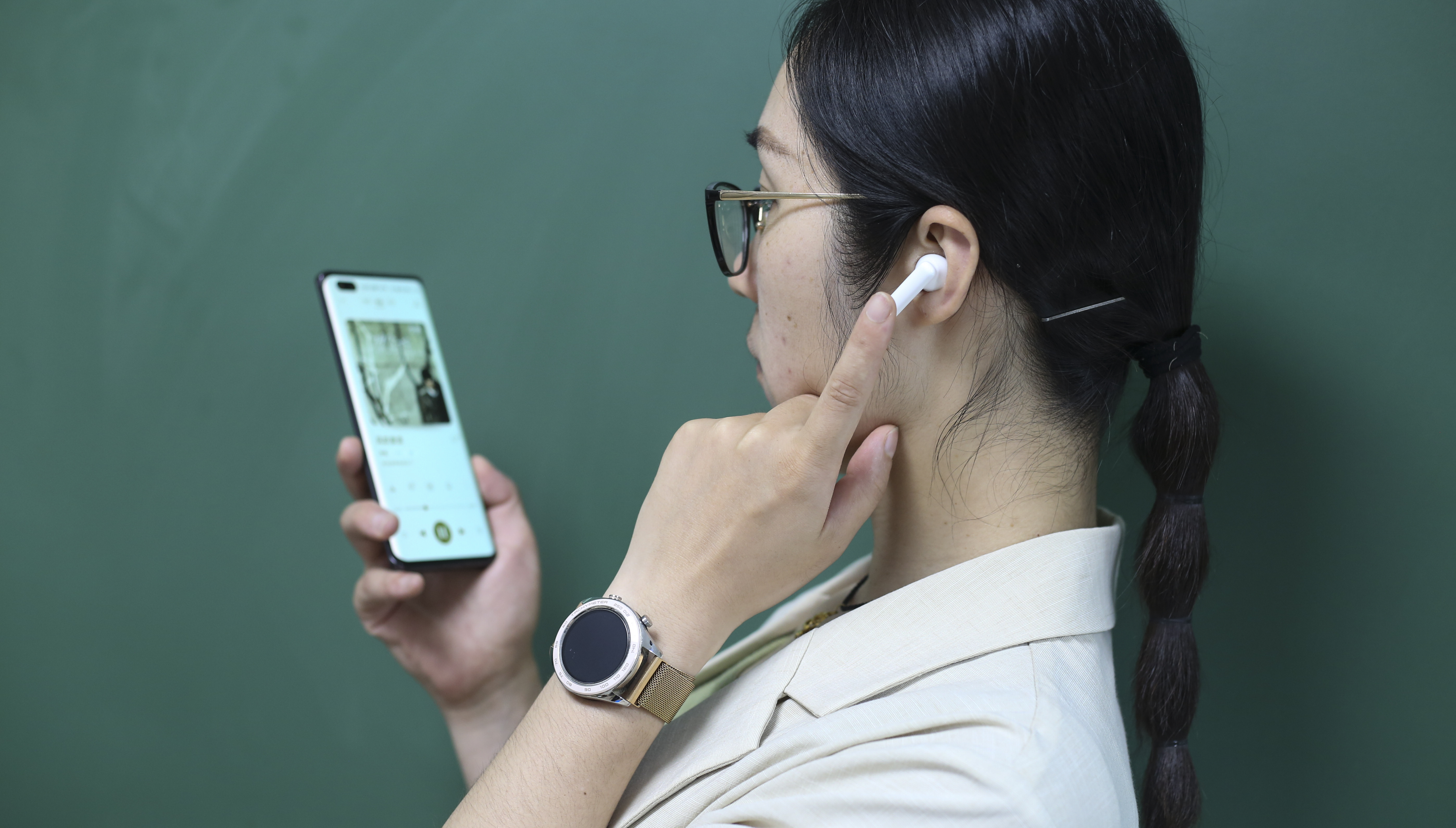 持久聆听、久到离谱！荣耀Earbuds 2 SE上手实测，降噪确实强大