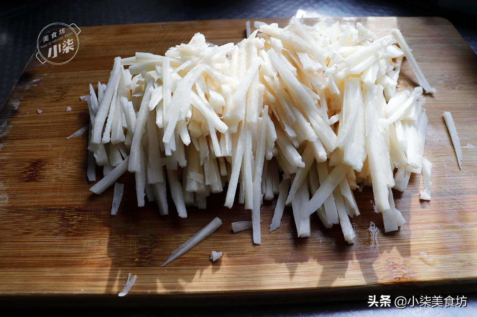 圖片[5]-過年特色美味“干煸藕絲”的做法 出鍋香辣酥脆 下酒又下飯-起舞食譜網