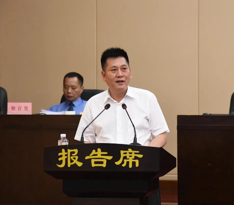 市五届人大常委会第四十五次会议举行第一次全体会议