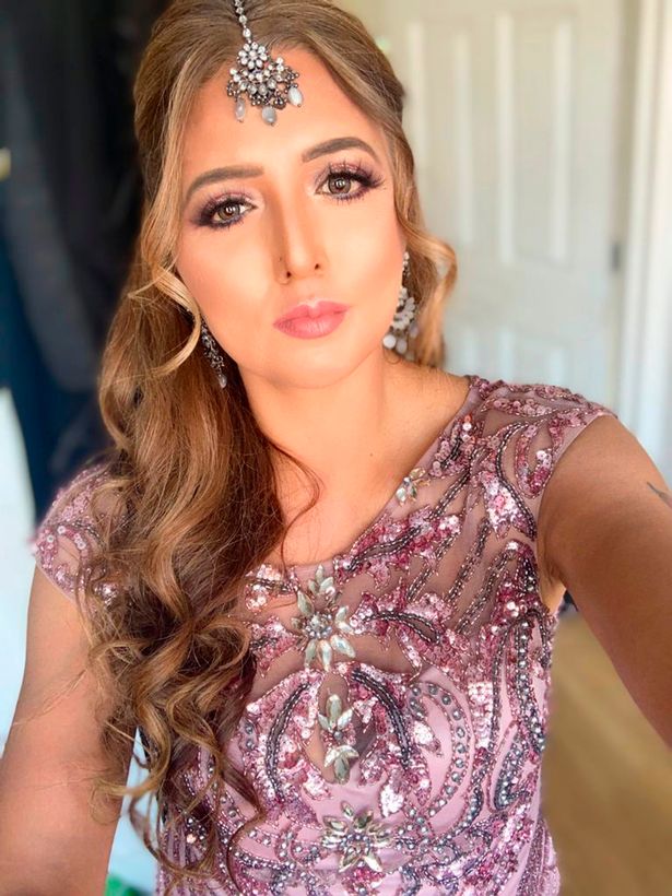 英国大妈已满50岁,却保养得当,依旧肤白貌美,常被当做女儿姐妹