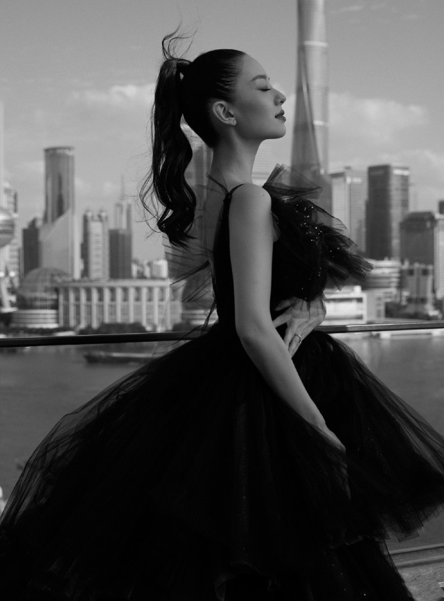 郎朗當爸後稱自己變化大，談及兒子滿臉幸福，一家三口合照罕曝光