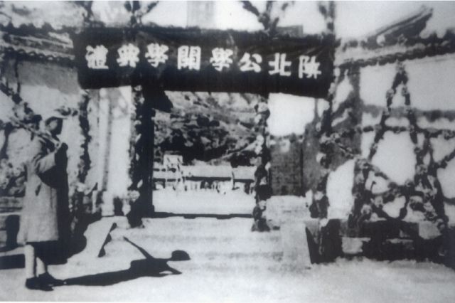 这位上将在家排行十二，其父堪称中国“模范教育之父”，12个子女皆英烈