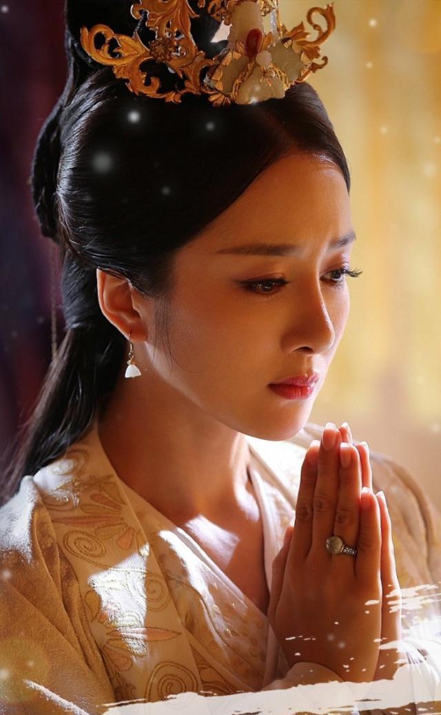 她是阳顶天之妻，也是成昆的师妹，自尽一瞬间