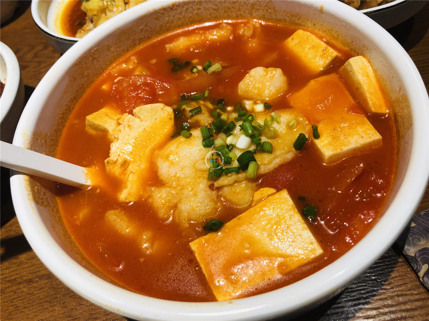 重庆毛血旺的隐藏骗局：大量豆芽打底，让人忽略了毛肚和鸭血