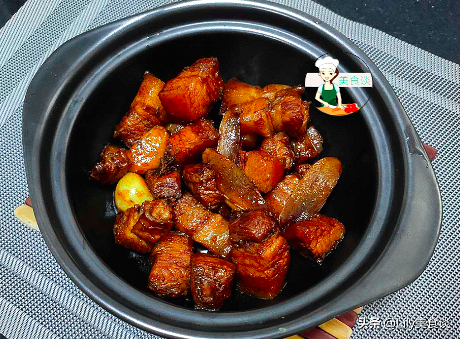 紅燒肉的家常做法，不炒糖色、不加大料，簡單一燜，色澤紅亮鮮香