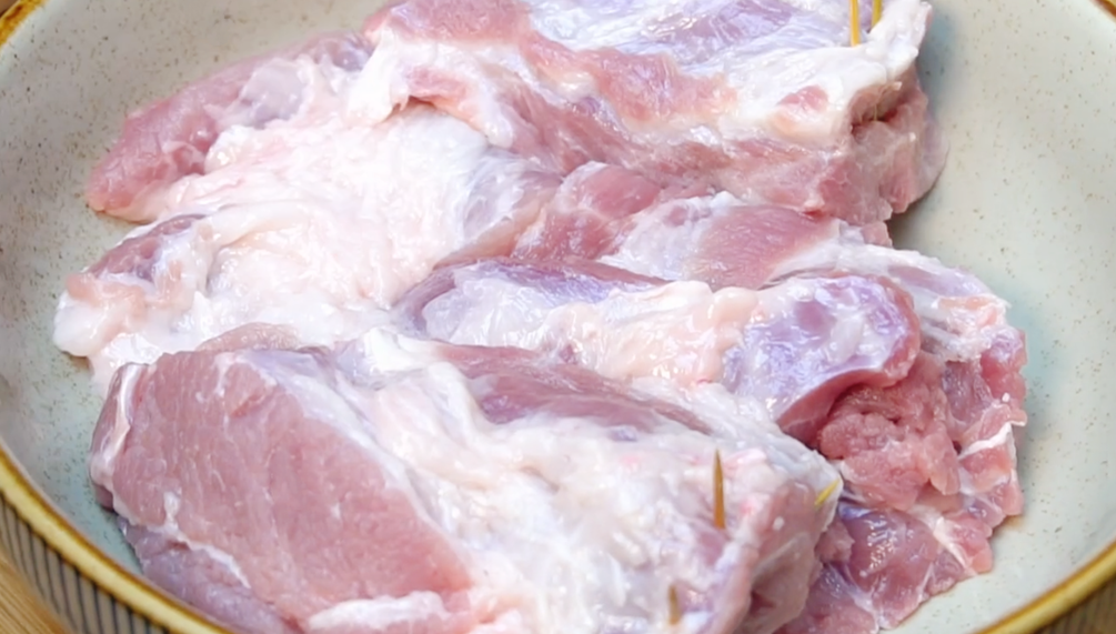 秘制蛋黄叉烧肉，想吃不用买，一口电饭锅就搞定，简单营养又美味