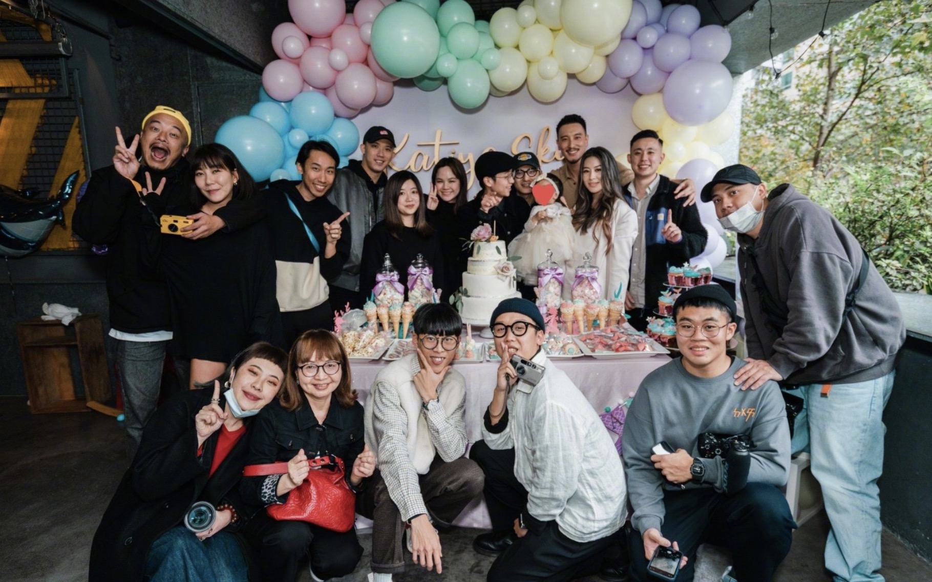 王阳明晒照为1岁女儿庆生，透露孩子大名，担心她将来被男生追求