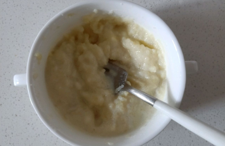 餐厅同款的芝士焗土豆泥，不用烤箱也可以做，奶香十足拉丝好吃