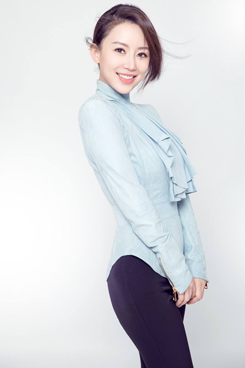 为何潘晓婷年近40还没结婚？看看她洗完澡的自拍