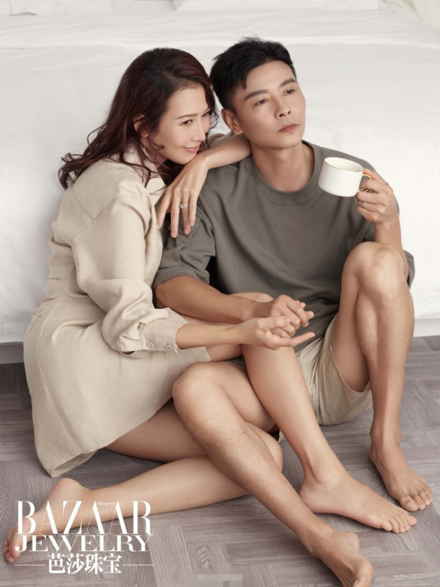 蔡少芬夫妇七夕大撒糖，张晋帮老婆涂口红上演摸头杀，甜如初恋