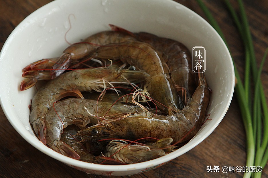 水煮蝦時，冷水還是熱水下鍋？ 總有人弄錯，難怪蝦肉發柴不鮮嫩