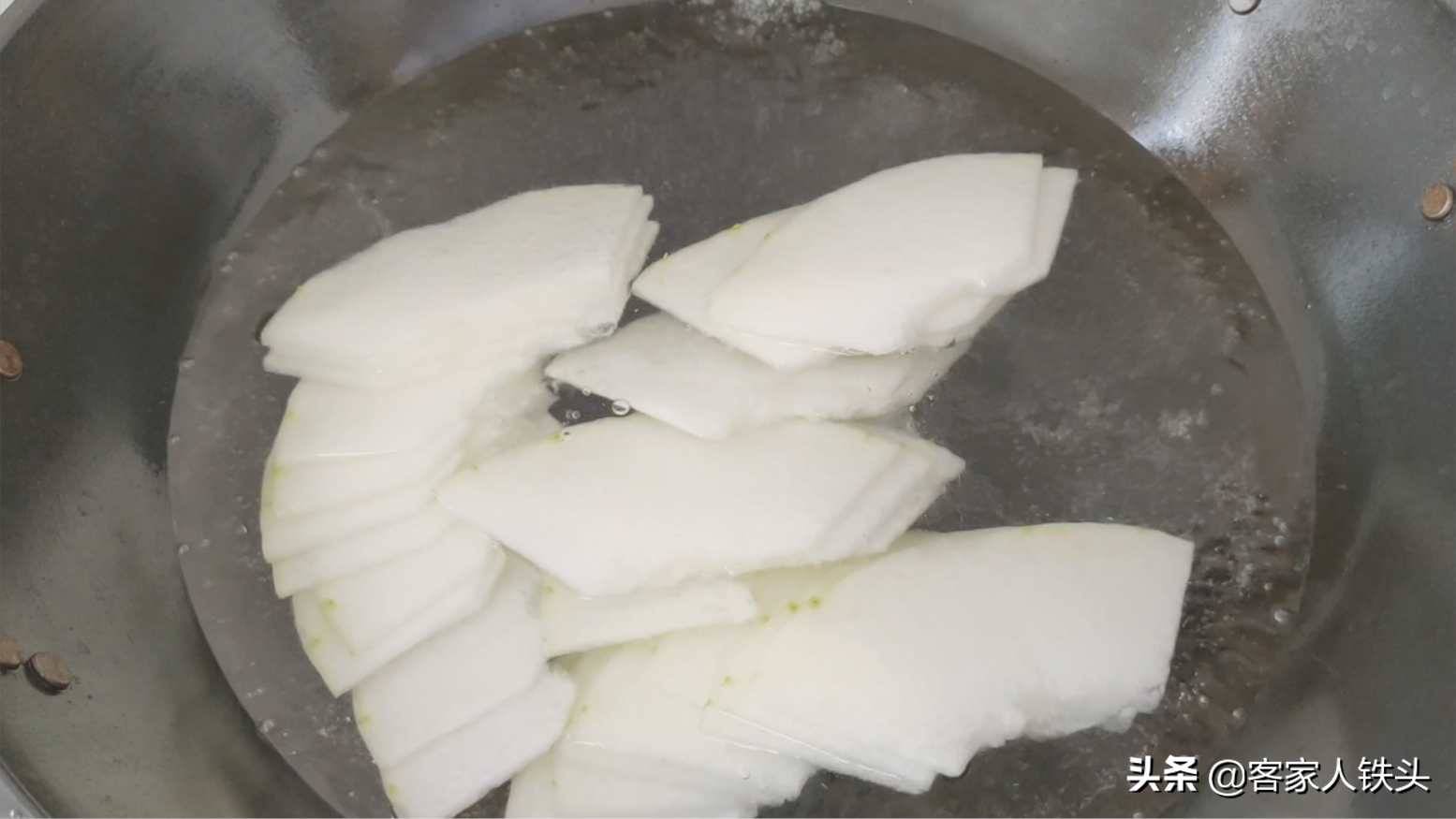 1块冬瓜2把粉丝卷一卷，以后待客就这样做，营养好吃简单又漂亮