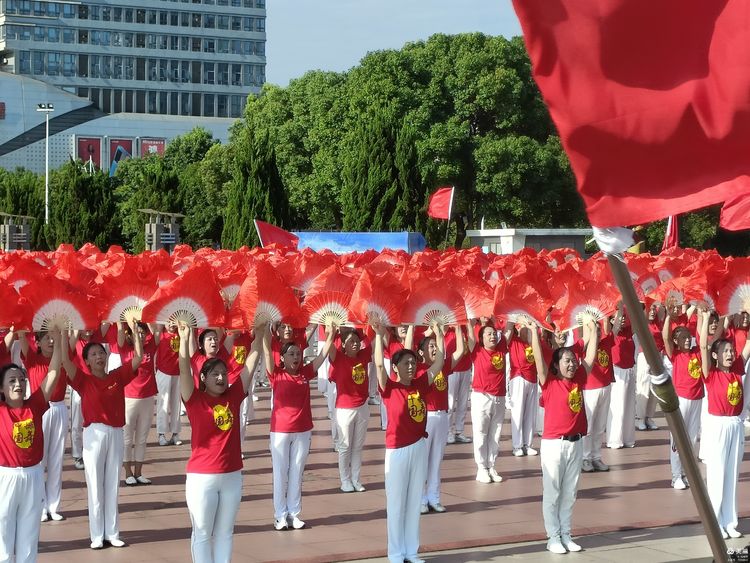 舞动湘潭”万人同跳大型排舞展演湘潭主会场启动活动圆满成功