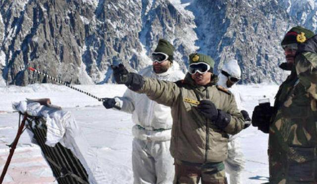 中印边境一线的我军官兵注意：印军刚刚到了一