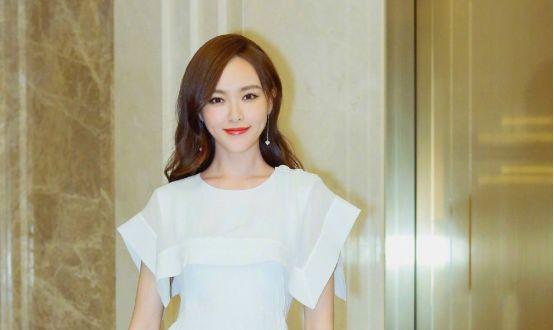 唐嫣自爆睡觉时有“怪癖”，罗晋却能接受无理要求，爱能包容一切