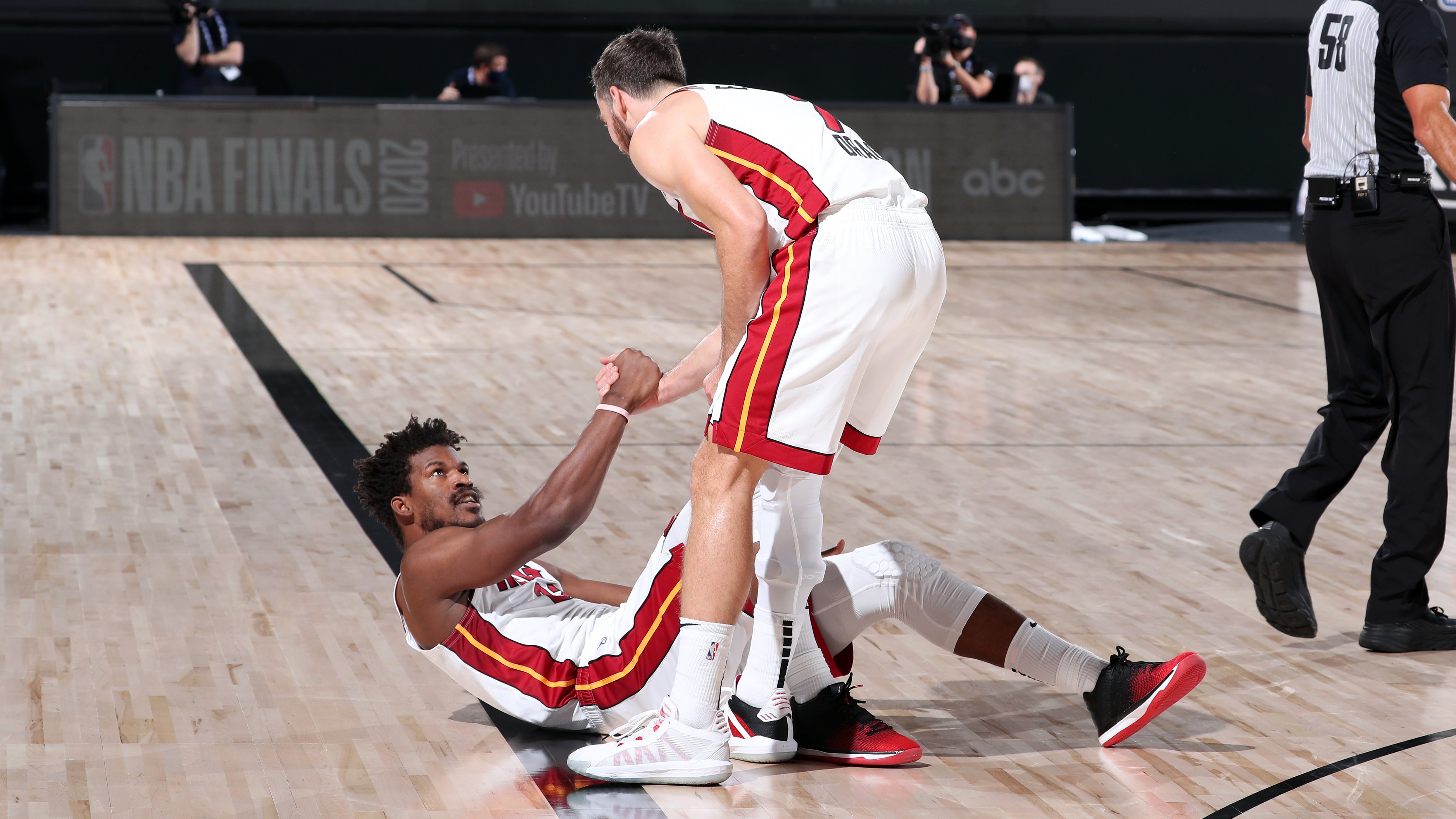 心態失衡，強硬如巴特勒也腿軟！末節僅出手1次拿1分，半場3分