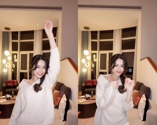 32岁文咏珊露香肩锁骨，嫁富三代住海景别墅，与