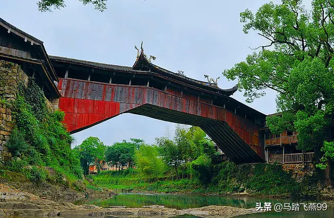 江南烟雨中的廊桥，每一座都是历史的呈现，每一座都有一个故事哦