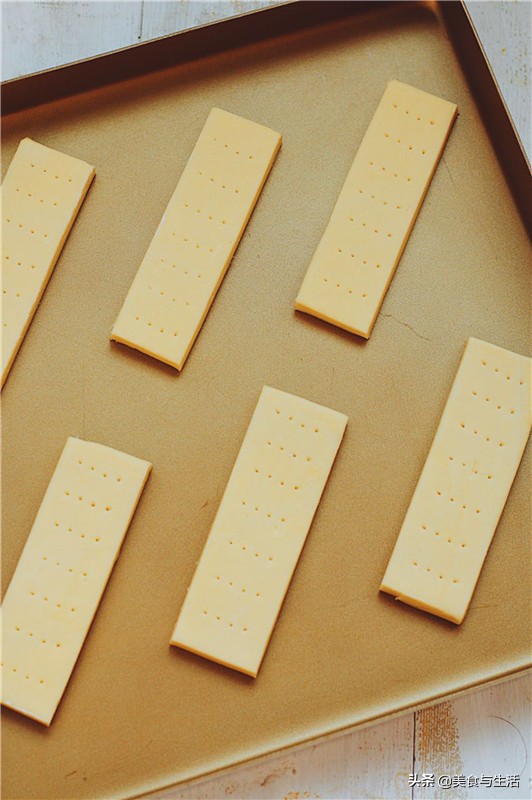 The cake of strawberry Napoleon, build midsummer girl heart, delicious desert is not afraid of fat, happy the most important