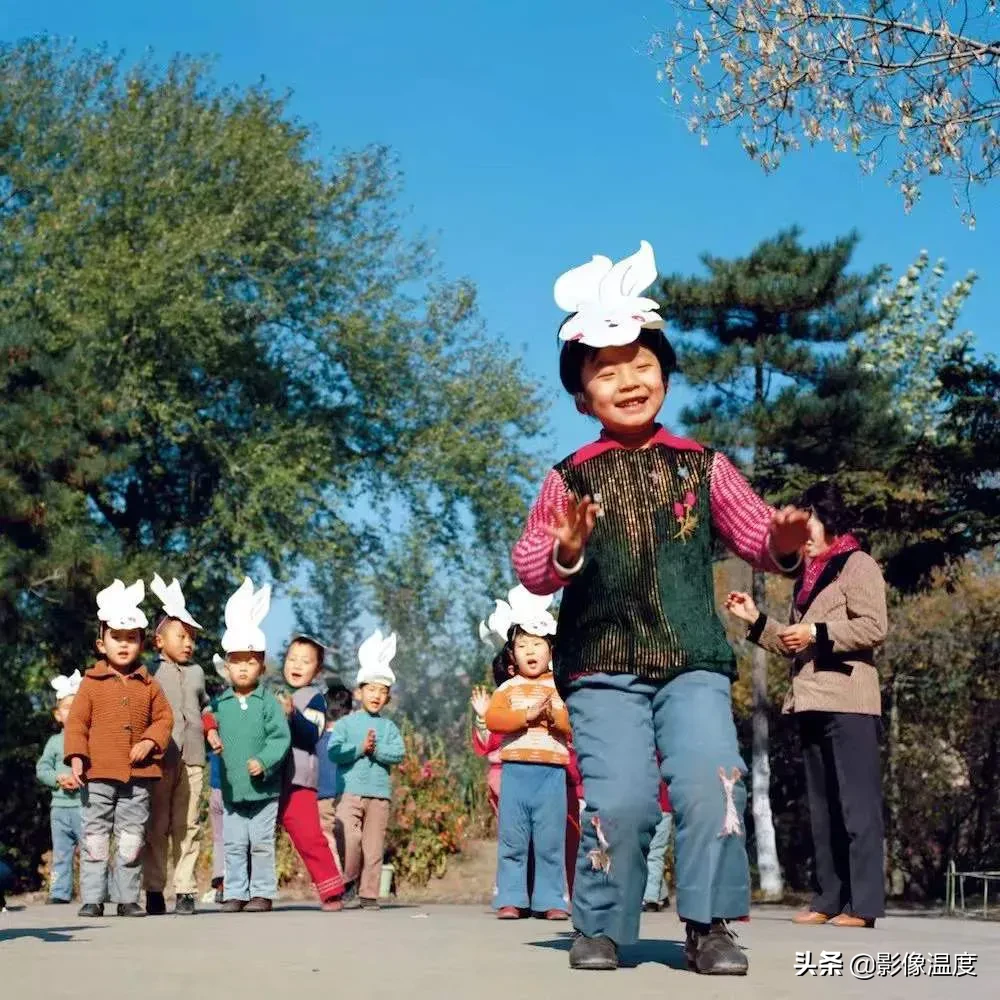 80年代30张怀旧老照片：只看到简单饱满的幸福！