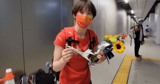 陈芋汐1年长高10厘米！发育+腰伤影响她，记者：2年前她如全红婵